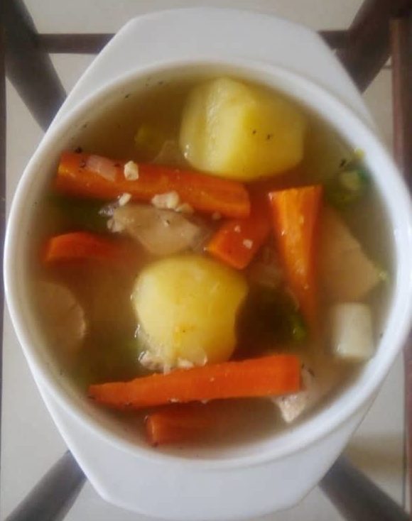 Soupe de légumes au blanc de poulet
